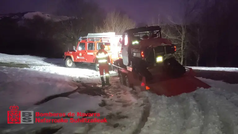 Rescate de un perigrino que se encontraba en una zona cerrada al tránsito en Navarra. BOMBEROS DE NAVARRA