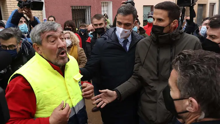 El presidente del Gobierno de España, Pedro Sánchez, visita Buñuel acompañado por la presidenta del Gobierno de Navarra, María Chivite, y el alcalde en funciones de la localidad ribera, Israel Jacoste. GOBIERNO DE NAVARRA