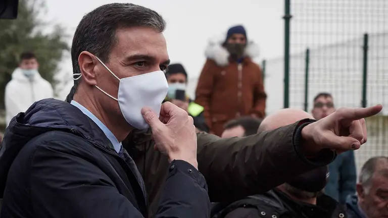 El presidente del Gobierno, Pedro Sánchez, visita a las zonas afectadas por la crecida del río Ebro, a 14 de diciembre de 2021, en Buñuel. Eduardo Sanz / Europa Press