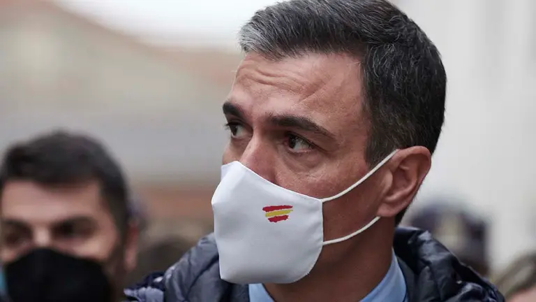 El presidente del Gobierno, Pedro Sánchez, visita las zonas afectadas por la crecida del río Ebro, a 14 de diciembre de 2021, en Buñuel. Eduardo Sanz / Europa Press