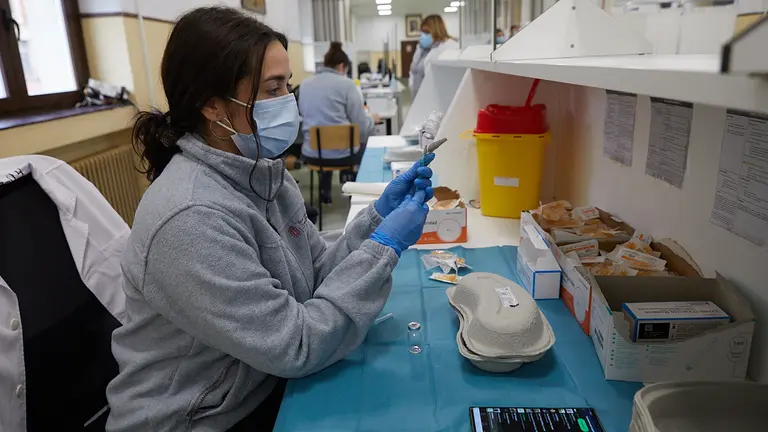 Apertura del nuevo centro de vacunación contra el Covid-19 en el Seminario de Pamplona. IÑIGO ALZUGARAY