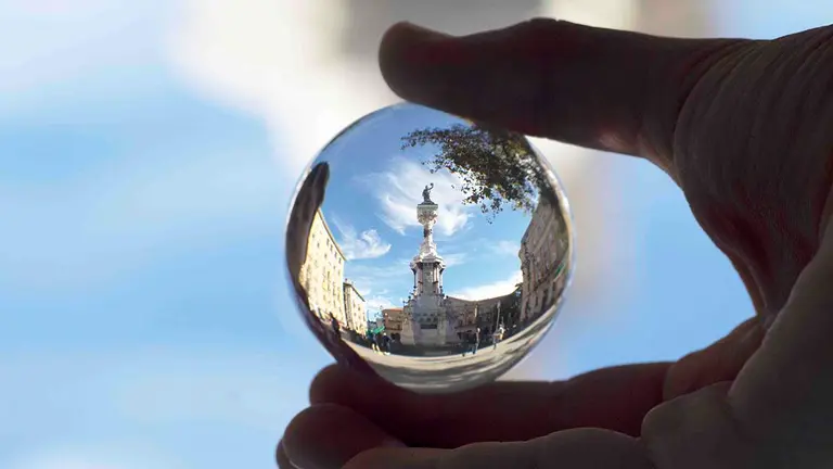 (RECORTADA) Fotografía de abril del calendario municipal de Pamplona para 2022 (Jose Angel Aizkorbe Iraizoz). AYUNTAMIENTO DE PAMPLONA copia