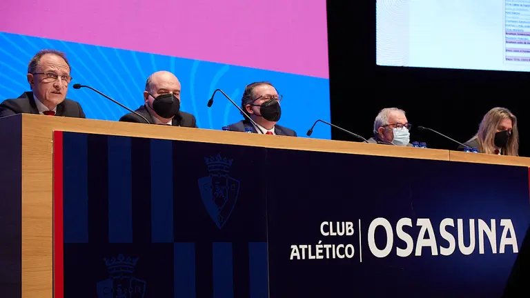 Asamblea de Osasuna celebrada en el Museo de la Universidad de Navarra en Pamplona. IÑIGO ALZUGARAY