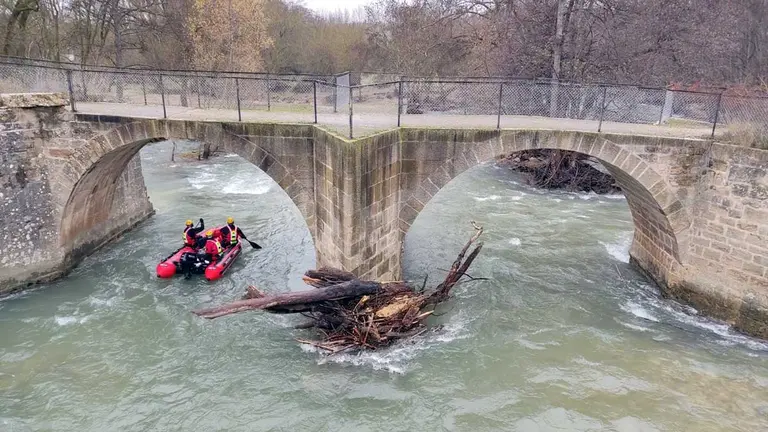 Búsqueda en el río Ega de la persona desaparecida en Estella. BOMBEROS DE NAVARRA