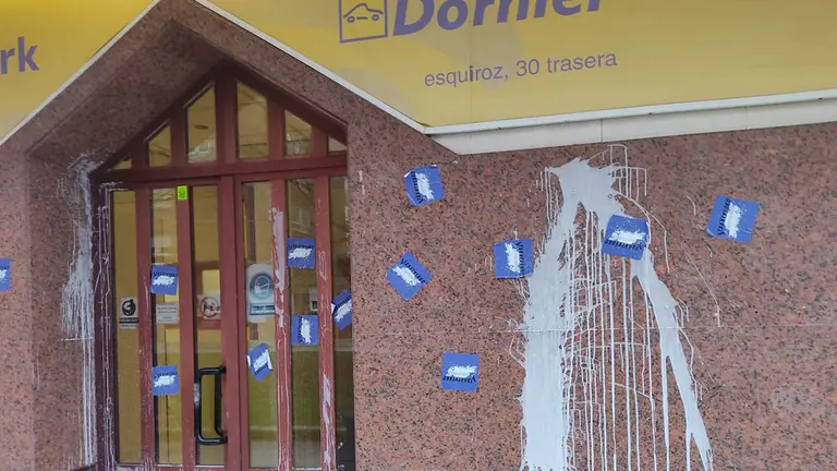 Acceso a las oficinas de la empresa Dornier atacada por los radicales de la Chantrea. AYUNTAMIENTO DE PAMPLONA