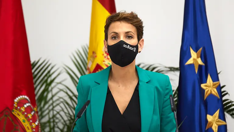 La Presidenta de Navarra, María Chivite, presenta los retratos realizados de los tres vicepresidentes de la Diputación Foral de Navarra en la época de la II República. También asiste a la presentación el vicepresidente primero y consejero de Presidencia, Igualdad, Función Pública e Interior, Javier Remírez, y la autora de los retratos, Amaya Gurpide. IÑIGO ALZUGARAY