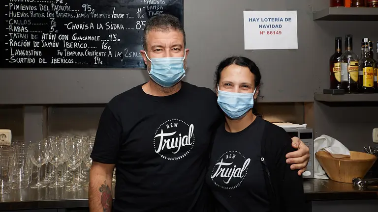 El Bar New Trujal, situado en la calle San FermÍn de Pamplona,  roza el 'Gordo' ha vendido el 86.149, número posterior al Gordo de la Lotería de Navidad de este año, y que ha sido premiado con 2.100 euros por décimo. IÑIGO ALZUGARAY