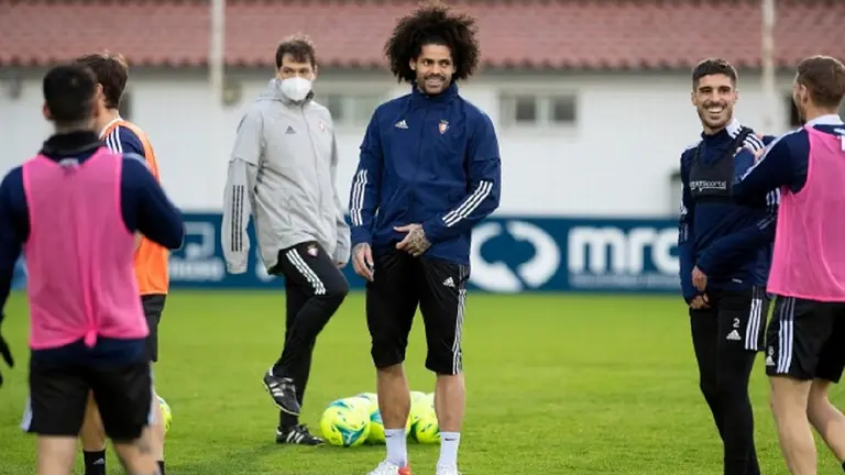 Aridane vuelve a entrenarse con el equipo tras recuperarse del Covid-19 OSASUNA