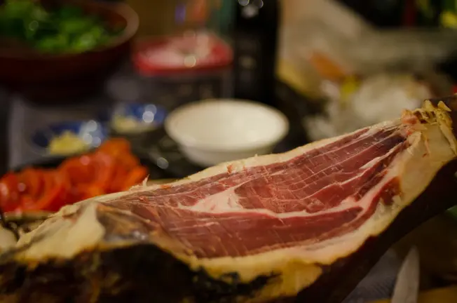 Así es el jamón de cebo ibérico top ventas de Alcampo para este Fin de Año en Navarra. Foto: Flickr.