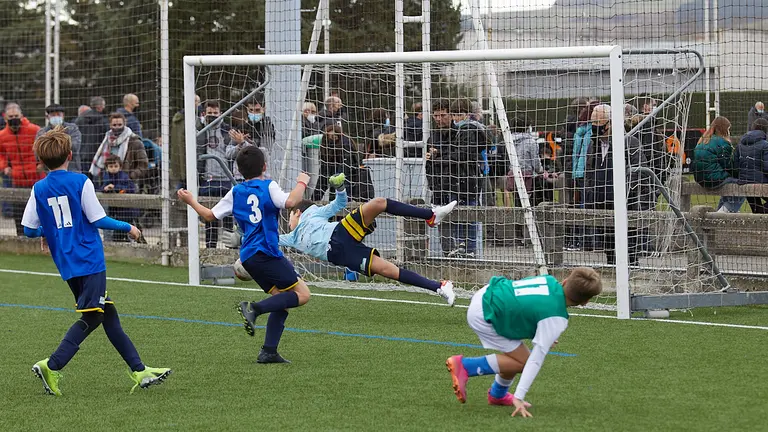 Jornada 5 de la edición XXXIX del Torneo Interescolar de la Fundación Osasuna celebrado en las instalaciones de Tajonar. IÑIGO ALZUGARAY