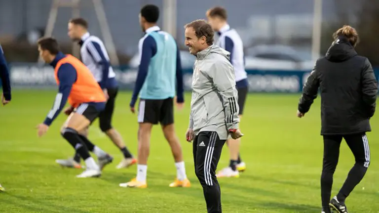 Jagoba Arrasate en un entrenamiento con sus jugadores en Tajonar. CA Osasuna.