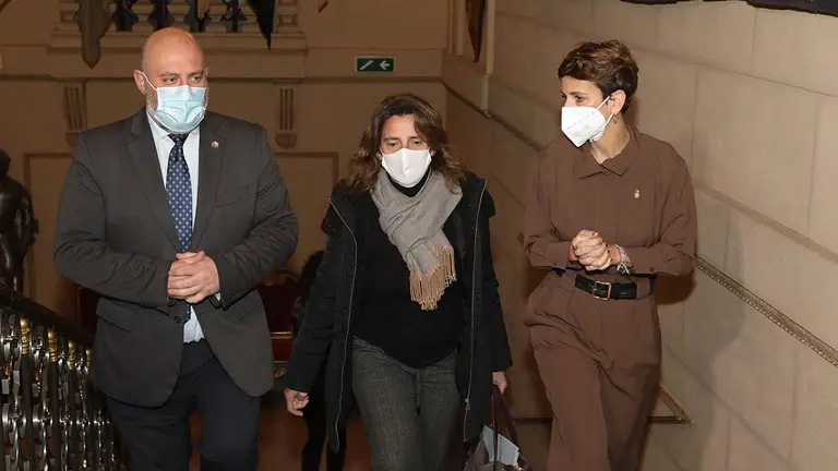 La vicepresidenta tercera del Gobierno de España, Teresa Ribera (centro), la presidenta del Gobierno de Navarra, María Chivite (derecha) y el delegado del Gobierno en Navarra, José Luis Arasti. GOBIERNO DE NAVARRA