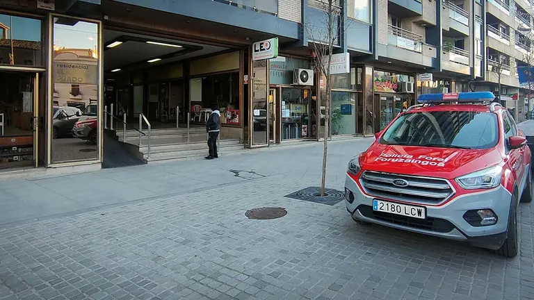 Imagen del pasadizo donde se encuentra el portal del domicilio de la mujer que este lunes ha aparecido muerta en su vivienda de Tudela, suceso que investiga la Policía Foral al considerar que podría tratarse de una "muerte violenta". EFE/ Juan Antonio Martínez 101197