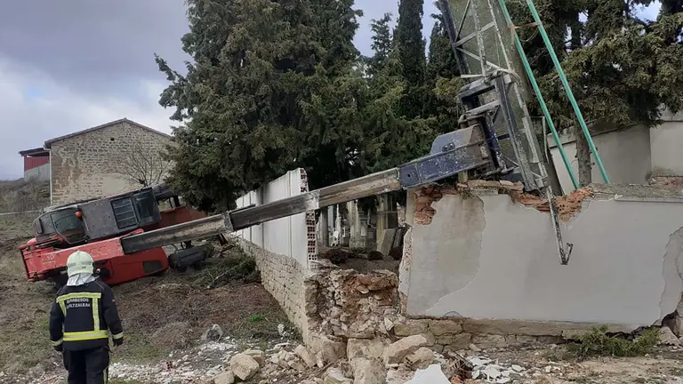 Accidente laboral en El Busto en el que han resultado heridos dos trabajadores. BOMBEROS DE NAVARRA