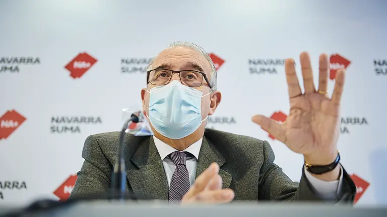 El portavoz de Navarra Suma en la Mancomunidad de la Comarca de Pamplona, Juan José Echeverría, el alcalde de Noáin-Valle de Elorz Sebastián Marco y Enrique Maya comparecen para valorar la sentencia del TSJN que anula el planeamiento de la planta de residuos de Imárcoain. PABLO LASAOSA