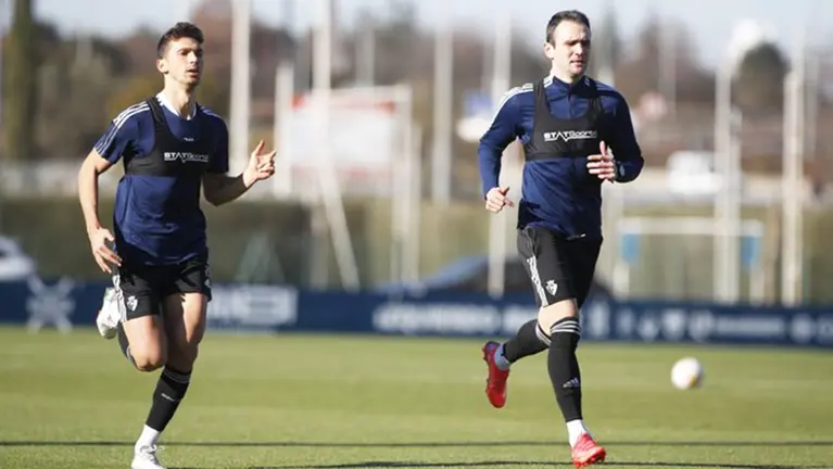 Los jugadores Lucas Torró y Kike García en Tajonar. CA Osasuna.