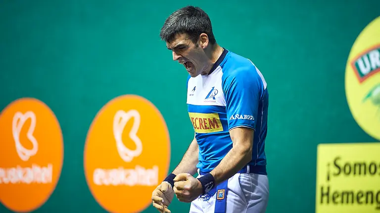 Altuna y Martija se enfrentan a Ezkurdia y Tolosa en el frontón Labrit de Pamplona. PABLO LASAOSA