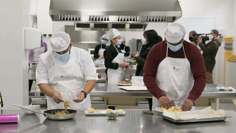 Quince alumnos y alumnas terminan el curso de formación inclusiva en hostelería. AYUNTAMIENTO DE PAMPLONA