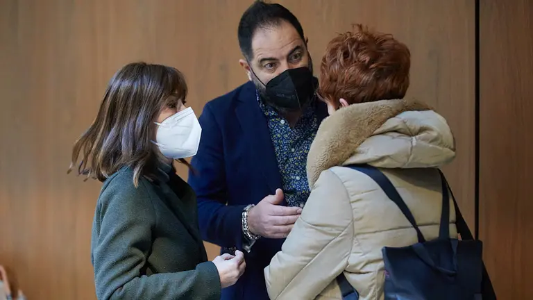 Ramón Alzórriz (PSN), Bakartxo Ruiz (EH Bildu) y Uxue Barkos (Geroa Bai) en el Pleno del Parlamento de Navarra. IÑIGO ALZUGARAY