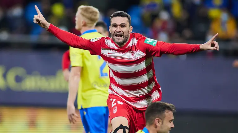 El jugador del Granada Jorge Molina celebra un gol marcado al Cádiz. Joaquin Corchero / AFP7 / Europa Press.