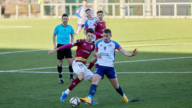 Partido de fútbol correspondiente a la categoría de Segunda RFEF entre UD Mutilvera y Logroñés B disputado en el estadio Mutilnova de Mutilva. IÑIGO ALZUGARAY