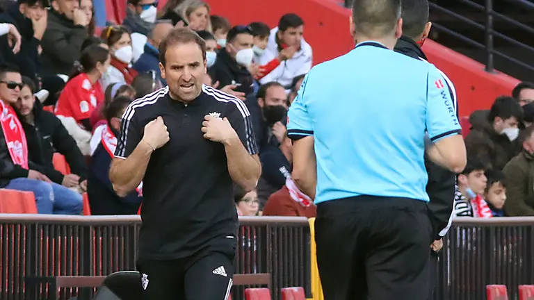 Osasuna se enfrenta al Granada en el Nuevos Los Cármenes en el partido de la vigesimosegunda jornada de La Liga. EFE