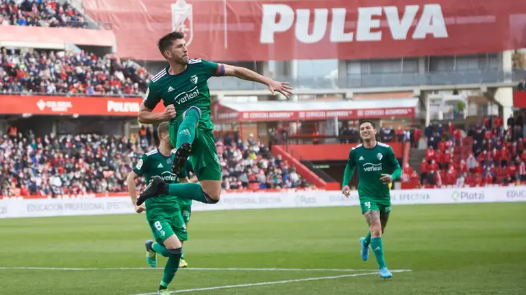 Osasuna se enfrenta al Granada en el Nuevos Los Cármenes en el partido de la vigesimosegunda jornada de La Liga. C.A. OSASUNA