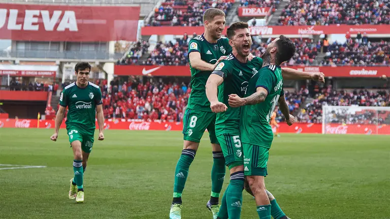 Osasuna se enfrenta al Granada en el Nuevos Los Cármenes en el partido de la vigesimosegunda jornada de La Liga. EFE