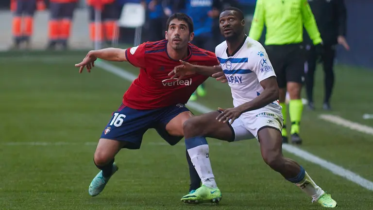 Partido amistoso entre Osasuna y Alavés disputado en el estadio de El Sadar. IÑIGO ALZUGARAY