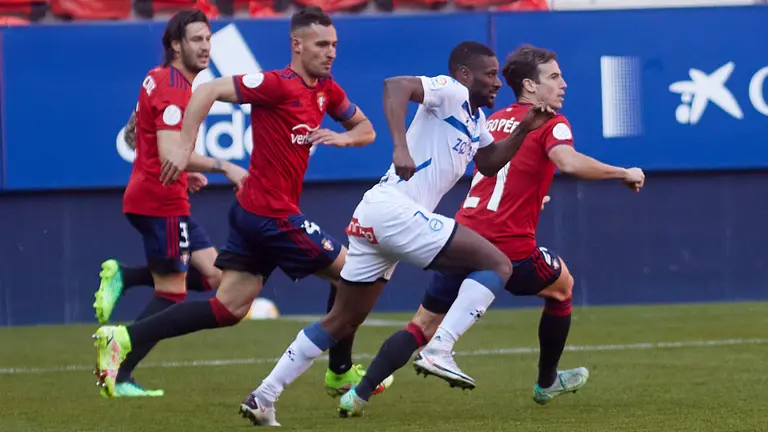 Partido amistoso entre Osasuna y Alavés disputado en el estadio de El Sadar. IÑIGO ALZUGARAY
