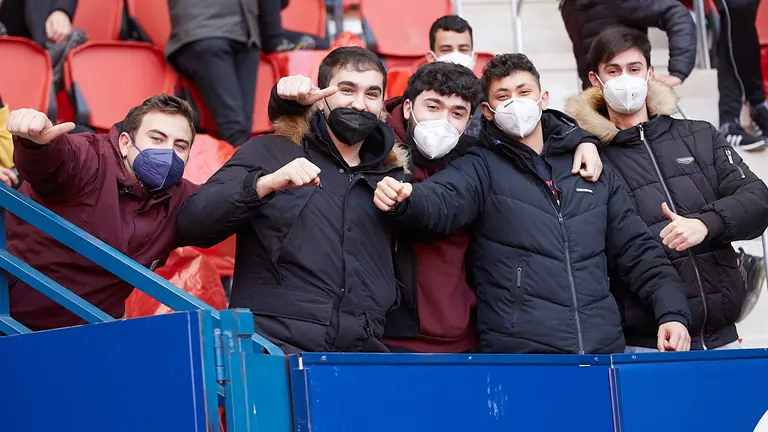La grada de El Sadar durante el amistoso entre Osasuna y Alavés. IÑIGO ALZUGARAY