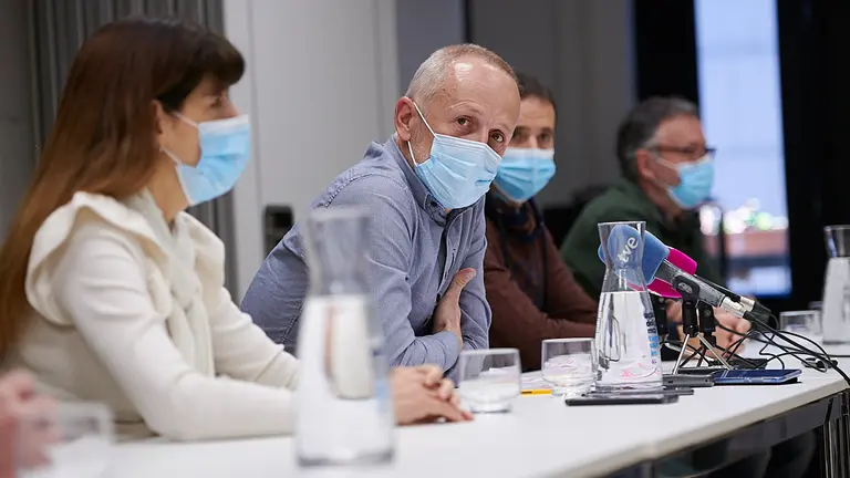 El presidente de la Mancomunidad de la Comarca de Pamplona, David Campión junto a Maite Esporrín, Aritz Ayesa, Patxi Leuza y Manuel Romero ofrecen una rueda de prensa para exponer la posición del equipo de gobierno de la Mancomunidad sobre las sentencias del TSJN referidas a la Planta de Tratamiento de residuos. PABLO LASAOSA