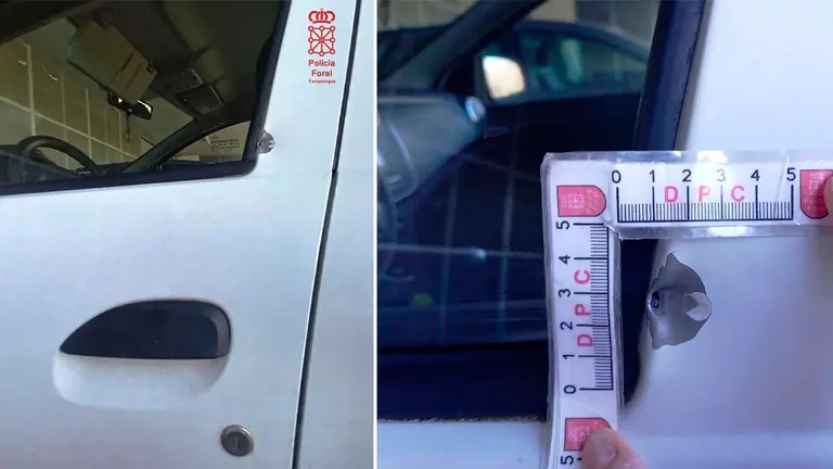 Impacto de bala en el marco de la puerta del coche de la mujer a la que su exmarido junto con su actual pareja han intentado asesinar en la carretera N-121-A. TWITTER POLICÍA FORAL
