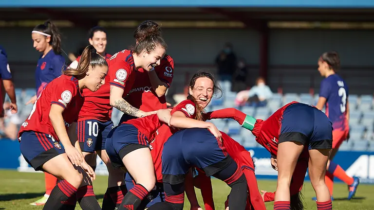 Osasuna femenino se enfrenta al Atlético Madrid B en las instalaciones de Tajonar. PABLO LASAOSA