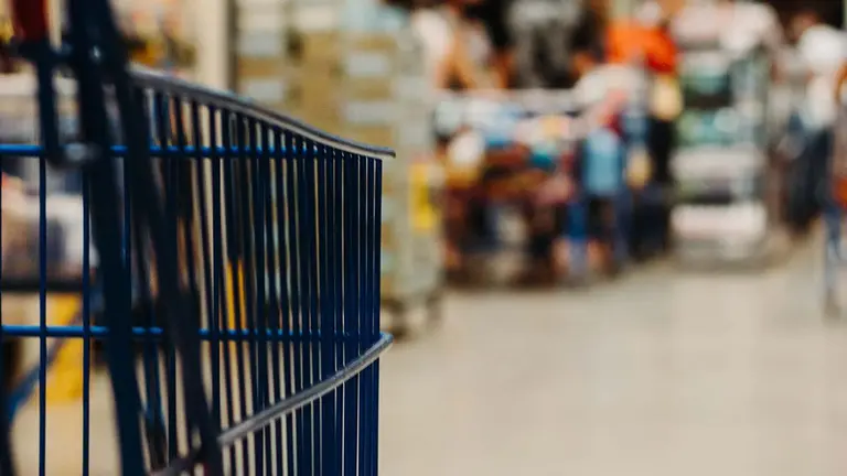 Un carrito en un supermercado. ARCHIVO