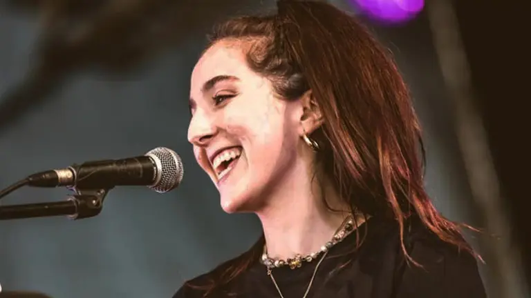 Muere la cantante Leire Iribarne, natural de Lasa, a los 24 a&ntilde;os de edad