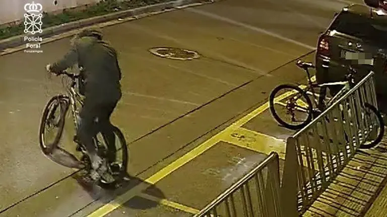 04-02-2022 Momento del hurto en Tudela captado por las c&aacute;maras de seguridad
ESPA&Ntilde;A EUROPA SOCIEDAD NAVARRA
POLIC&Iacute;A FORAL
