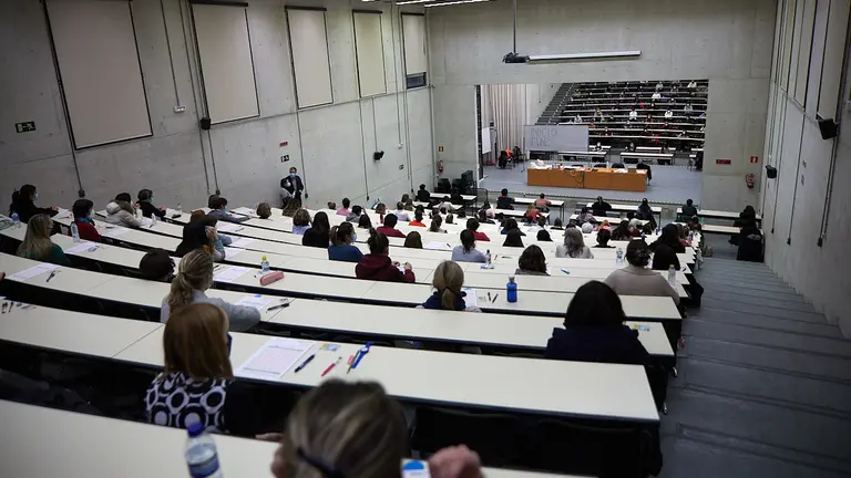 Oposición de Enfermería celebrada en el Aulario de la UPNA convocada por el Departamento de Salud para cubrir 424 puestos de profesionales y para constituir una lista de aspirantes a la contratación temporal. IÑIGO ALZUGARAY