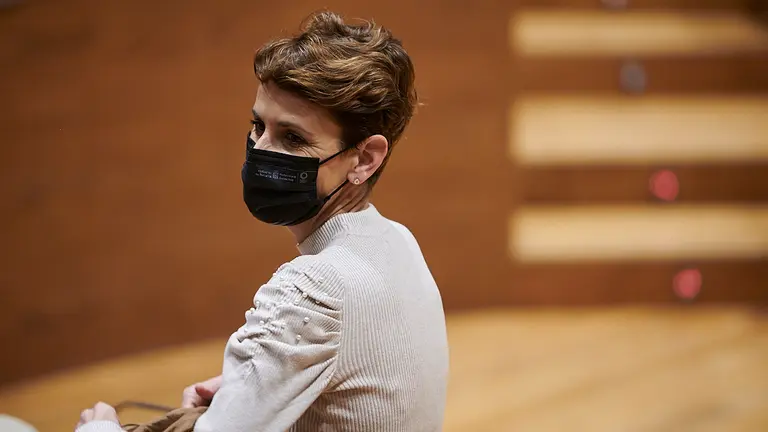 María Chivite, presidenta del Gobierno de Navarra, en el Parlamento. PABLO LASAOSA