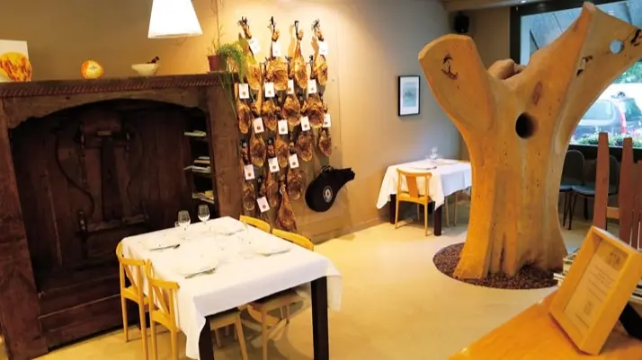 Así es el interior del restaurante Maskarada en Lekunberri. Foto: Maskarada.