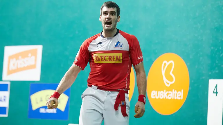 Partido correspondiente a la penúltima jornada del Campeonato de Parejas de Pelota entre Ezkurdia-Tolosa y Jaka-Mariezkurrena celebrado en el frontón Labrit de Pamplona. IÑIGO ALZUGARAY