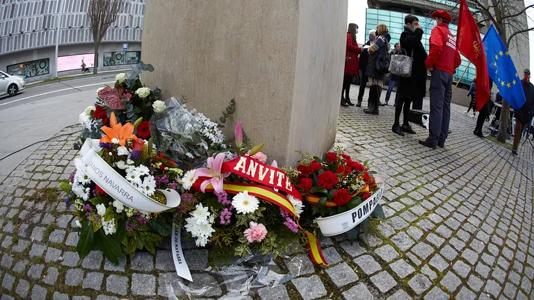 Acto de homenaje en  la Plaza de la Constitución de Pamplona con motivo del Día de la Memoria de las Víctimas de ETA. IÑIGO ALZUGARAY