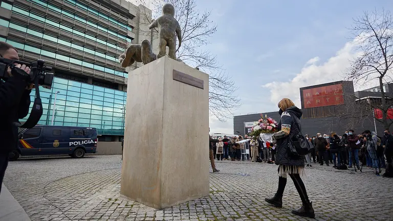 Acto de homenaje en  la Plaza de la Constitución de Pamplona con motivo del Día de la Memoria de las Víctimas de ETA. IÑIGO ALZUGARAY