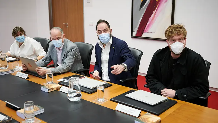 Marisa de Simón junto a Adolfo Araiz, Ramón Alzórriz y Maiorga Ramírez en la Mesa y Junta de Portavoces. PABLO LASAOSA