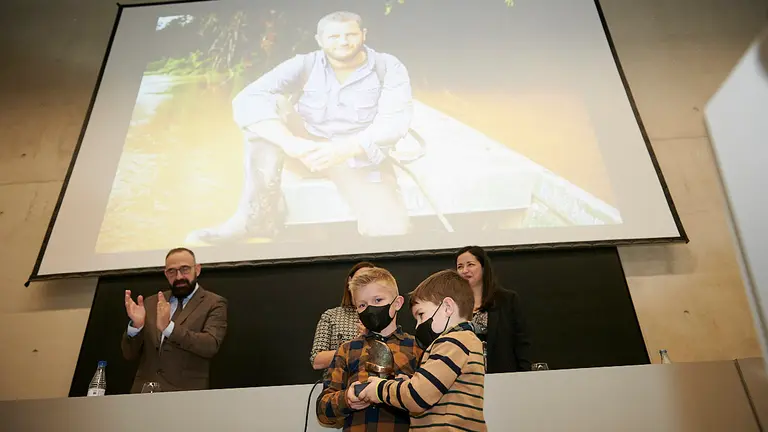 La Universidad de Navarra entrega el Premio Luka Brajnovic a título póstumo al periodista David Beriáin. PABLO LASAOSA