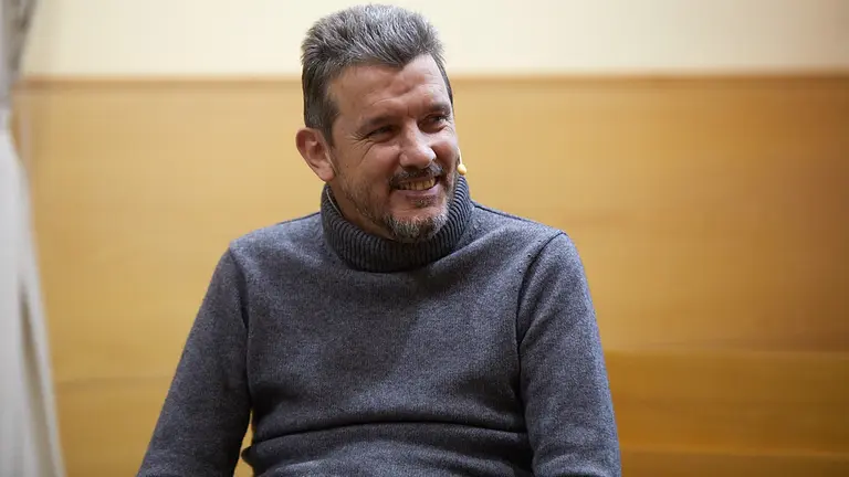 Juan Carlos Unzué, exjugador y entrenador de fútbol y enfermo de ELA, ofrece la conferencia 'Trabajo en equipo, la clave del éxito'. IÑIGO ALZUGARAY