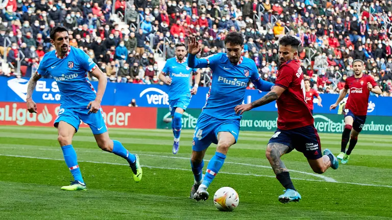 Partido de La Liga Santander entre Osasuna y Atlético de Madrid disputado en el estadio de El Sadar. IÑIGO ALZUGARAY