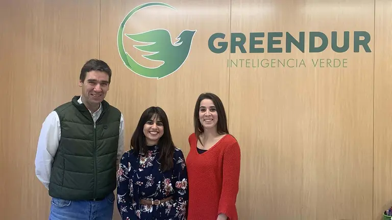 Jesús Castillo, promotor y director general; Claudia Bustamante, responsable de diseño termodinámico; y Damaris Martínez, responsable de diseño mecánico. SODENA