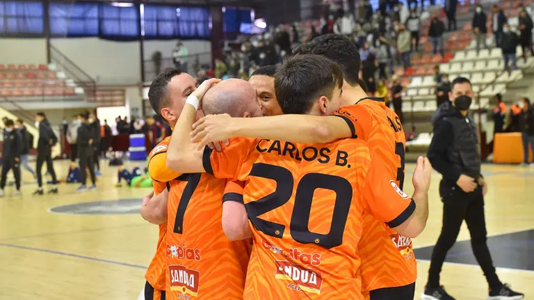 Alegría de los jugadores del Ribera Navarra. Cedida.