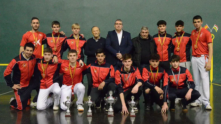Selección navarra juvenil de pelota en Logroño. Cedida.